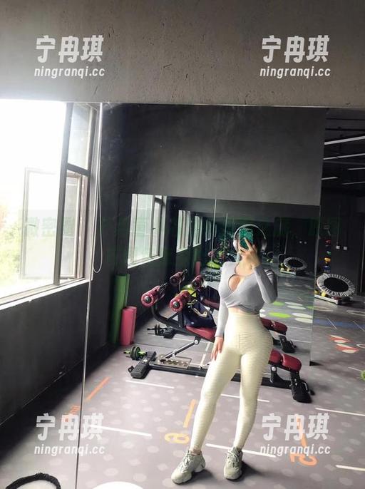 童小芯 微密圈 - 开启童小芯的体操服之旅,原图与图包摩擦出的火花