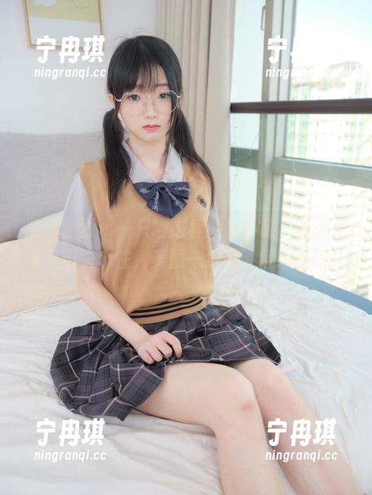 紧急企划-一只喵喵梓 紧急企划 - 一只喵喵梓的水手服,真是清新又不失个性,美图一级棒,继续追踪!