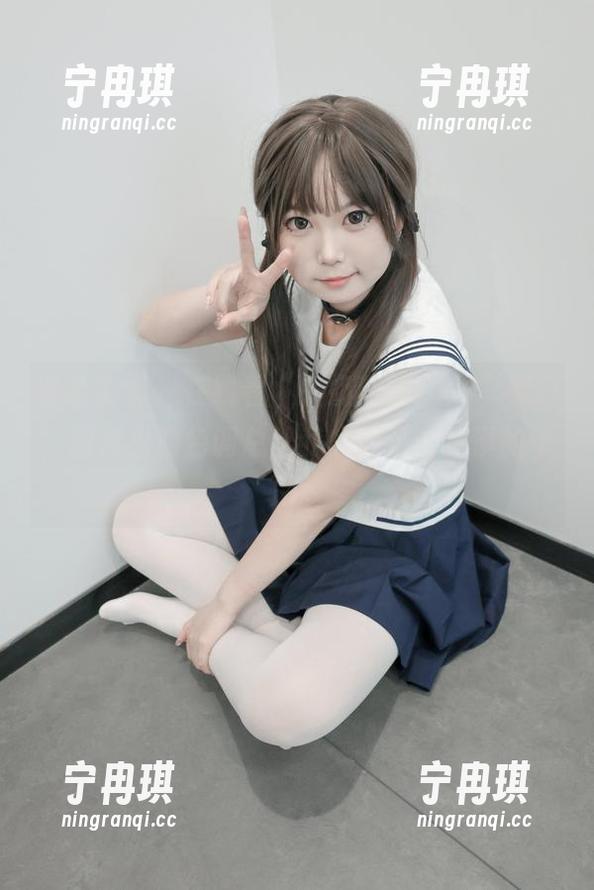 紧急企划-小奶糕Milky 紧急企划 - 在线看“小奶糕Milky”黑白,图片里的色调总让我想起某个冷漠的午后。