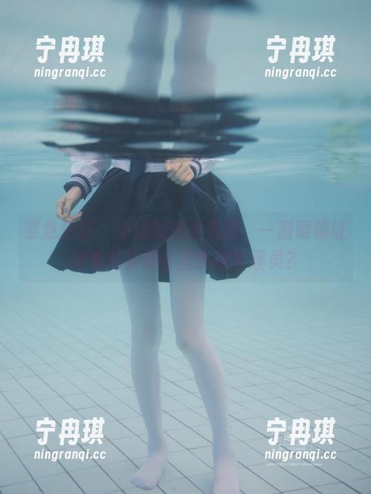 紧急企划-小婕 紧急企划 - 小婕的高清美图,一副眼镜让她看起来像个图书馆管理员?
