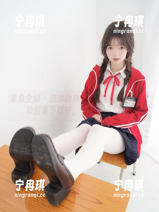 紧急企划-林书辞 紧急企划 - 想体验林书辞的健身魅力?运动图集下载中,先预热一下吧。