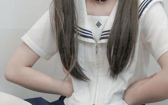 紧急企划 – 看!龙崎聆音的制服意外地给我一种想去上课的冲动…