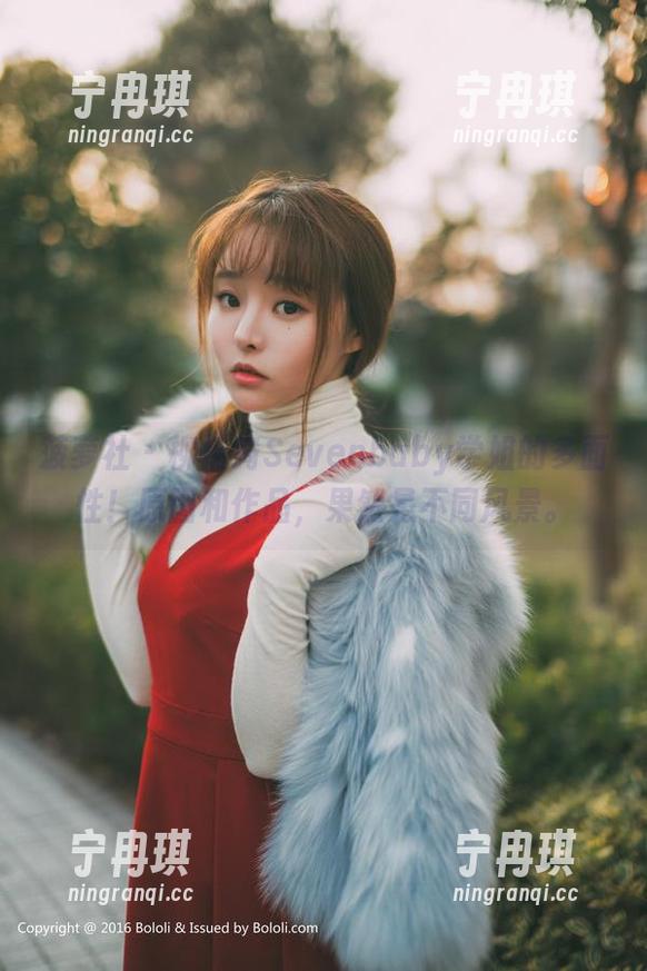 菠萝社-柳侑绮Sevenbaby 菠萝社 - 柳侑绮Sevenbaby学姐的多面性!原图和作品,果然是不同风景。