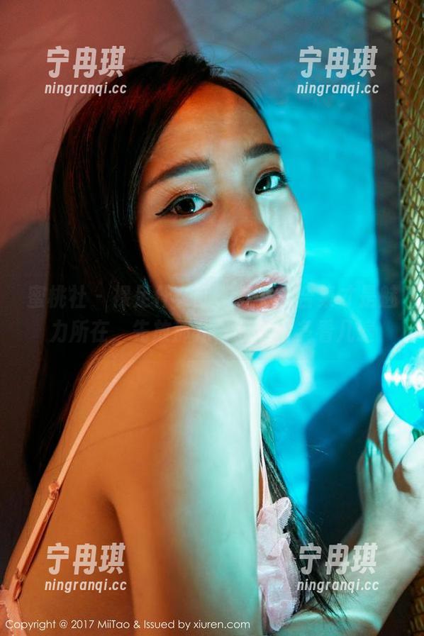 蜜桃社-真希 蜜桃社 - 裸足什么的,真希的合集才是魅力所在,先放那儿,等我再多看几遍