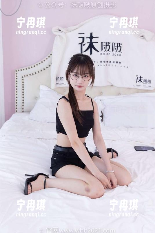 袜啵啵-甜甜圈 袜啵啵 - 大型翻车现场:甜甜圈的薄白丝原图和图包合二为一!
