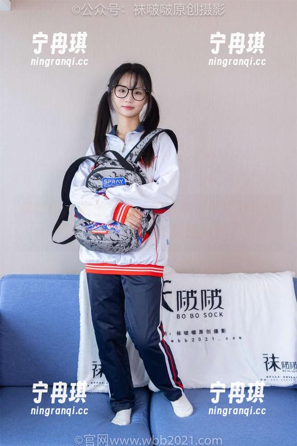 袜啵啵-稚予 袜啵啵 - 稚予全集:超自然的平底鞋模式,她的气场差不多要超越负重了吧