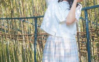 消失的西瓜少女?不,其实她在白衬衫里私房拍摄