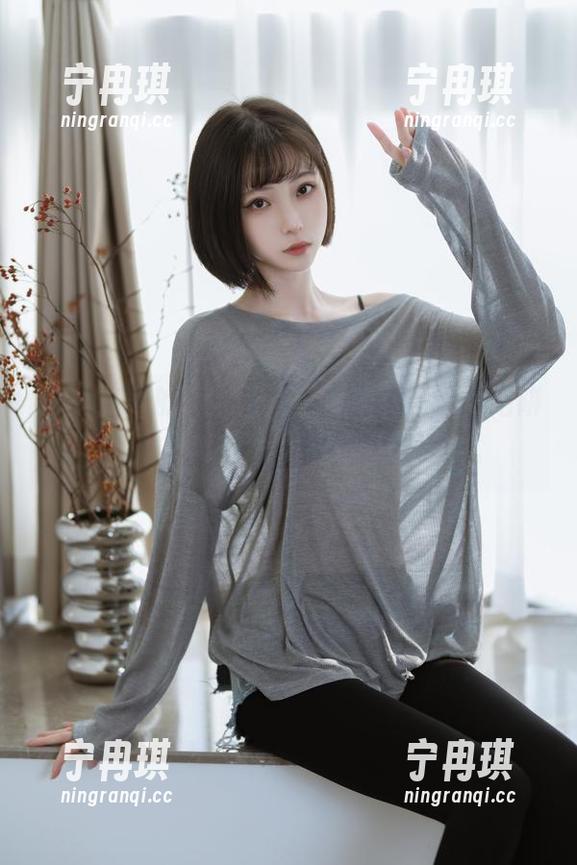 许岚LAN的睡衣图包，私房里的温柔陷阱，我敢打赌每个人都想“试试”。