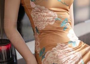 语画界 – 图片捕捉到的Emily顾奈奈酱,毛衣的样子似乎在暗示些什么。