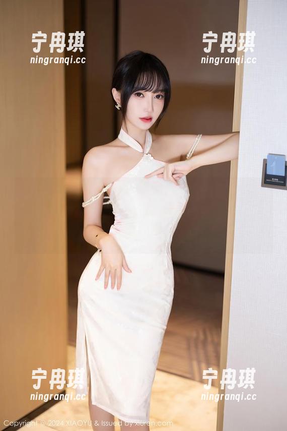 语画界-言沫 语画界 - 用车模的身影唤醒你的驾驶欲望?言沫的高清户外大片,下载去,别让摆姿势的姐姐等太久哦!