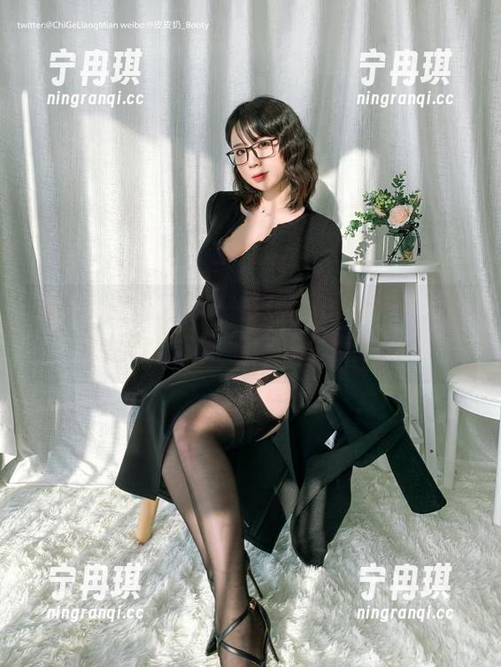 超皮皮皮奶 超皮皮皮奶又来了,这高叉体操服,绝对会让你眼前一亮,图集请查收!
