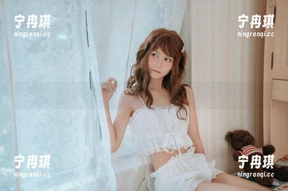 逐月Su 在无圣光里找寻“少年喵”的逐月Su,作品太会玩了