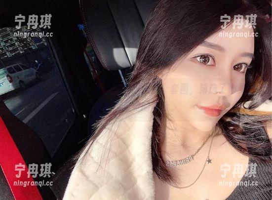 微密圈 - 直白点，金希儿的“天使”套图，精选了心灵深处不易察觉的部分。