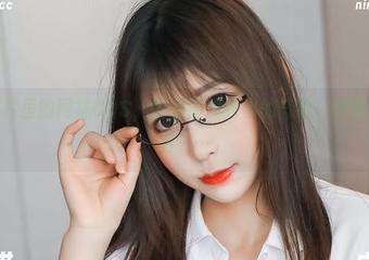 一组照片里的网袜COS,雯粥粥流露出的气息,真的无法形容……