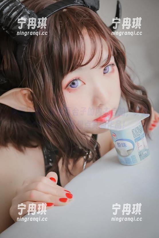 最新上线，青水百合子的内衣自拍，真是个乍看之下就想点赞的作品！