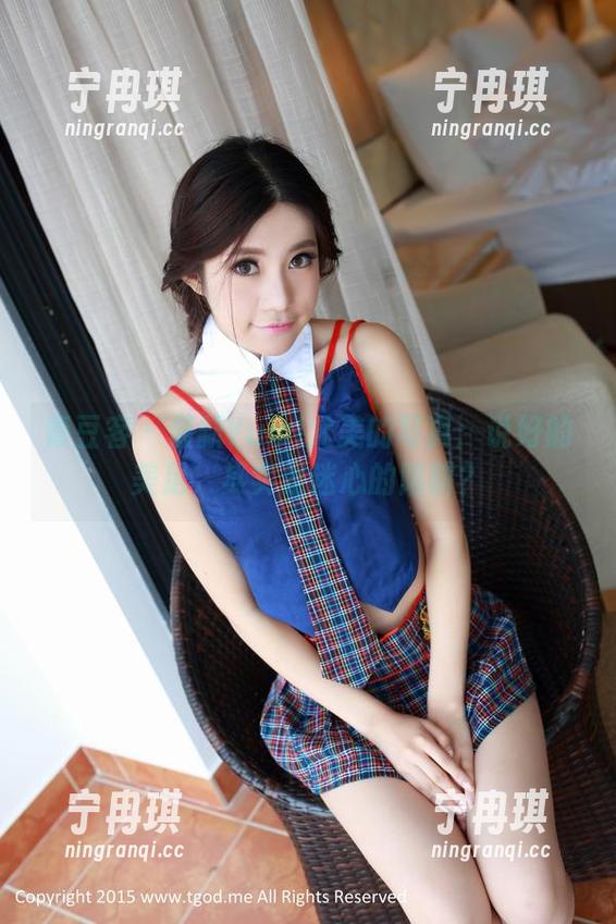 青豆客 - 最新Yumi尤美的写真：说好的美足，其实是迷心的陷阱？