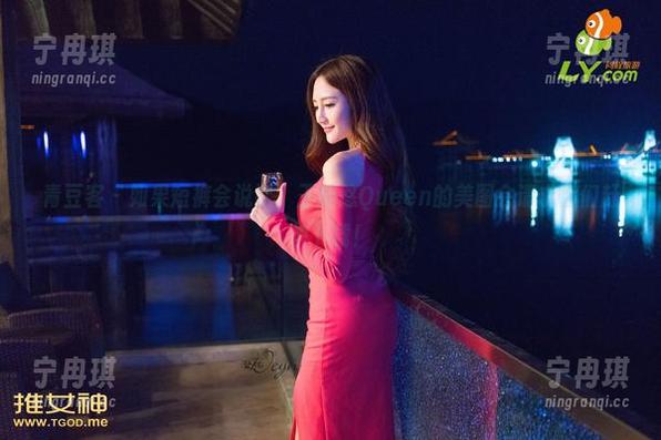 青豆客 - 如果短裤会说话，王婉悠Queen的美图会请求你们赶快下载！