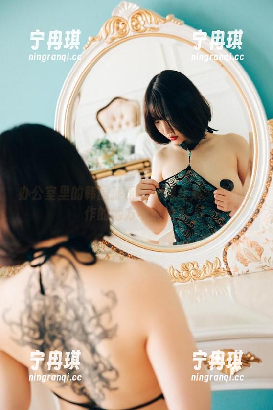 办公室里的韩国孙乐乐私房合集：谁说工作的地方不能撩？