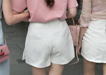 魔镜街拍 – 你以为销售主管只能西装革履?婷婷的粉裙日常,快来网盘下载吧,别错过!