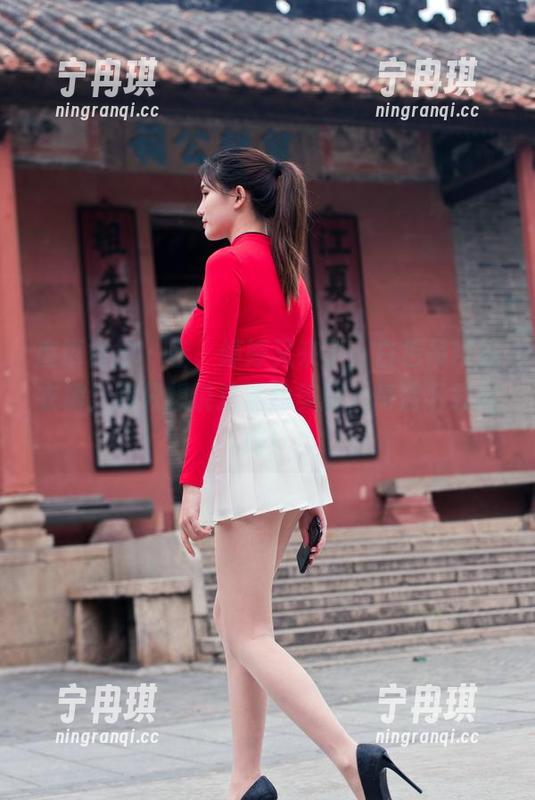 魔镜街拍-婷婷 魔镜街拍 - 哇,婷婷又来了,白色吊带连衣裙,我只想说这黑丝美腿,高清下载就好!