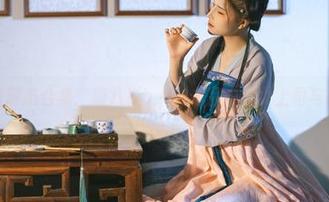 办公室萌态合集:鹿八岁baby作品中的女上司与小属下