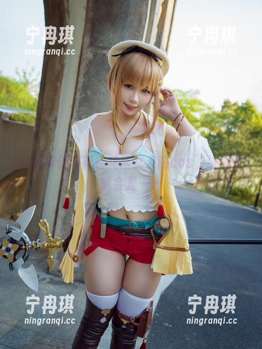 麻花麻花酱 尝试模仿麻花麻花酱女友的cos,结局可能会是……