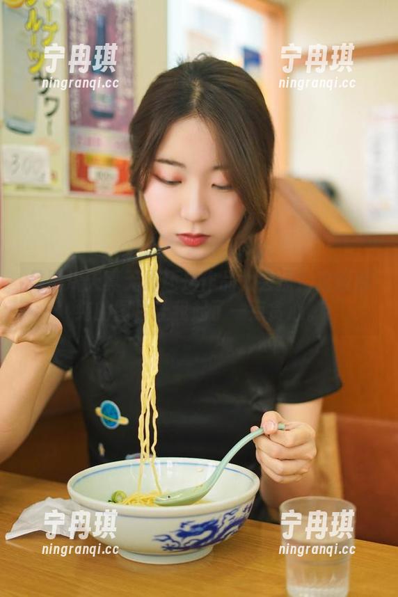 黑川 是黑川天真无邪还是作品太会撩?这张清纯的图片让我起了一点贪心。